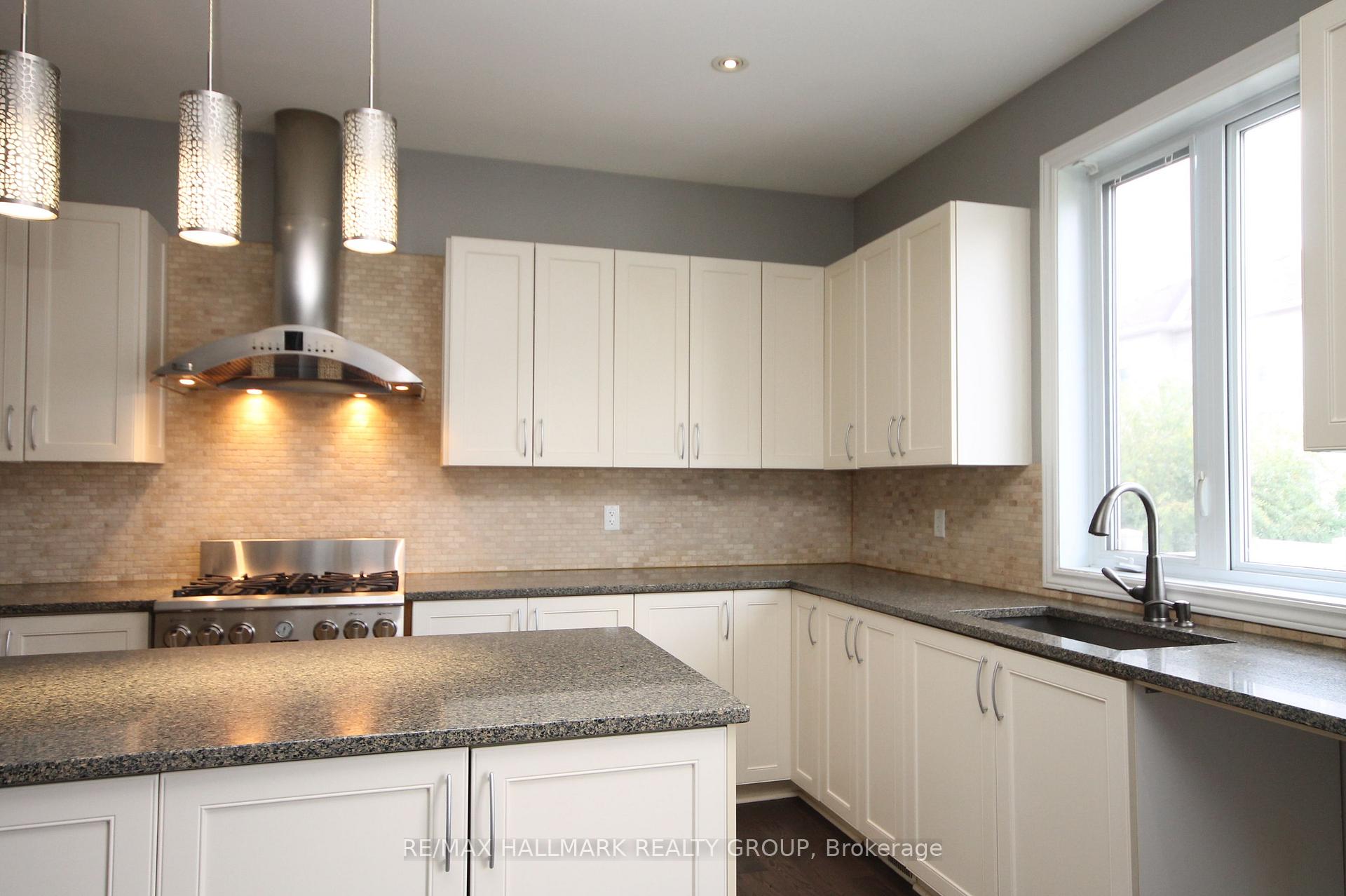 Photo 12 of 322 Fairlakes Way, Ottawa, Avalon East — HOMEH