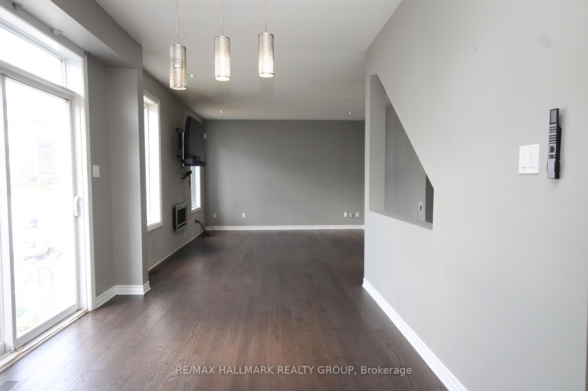 Photo 13 of 322 Fairlakes Way, Ottawa, Avalon East — HOMEH