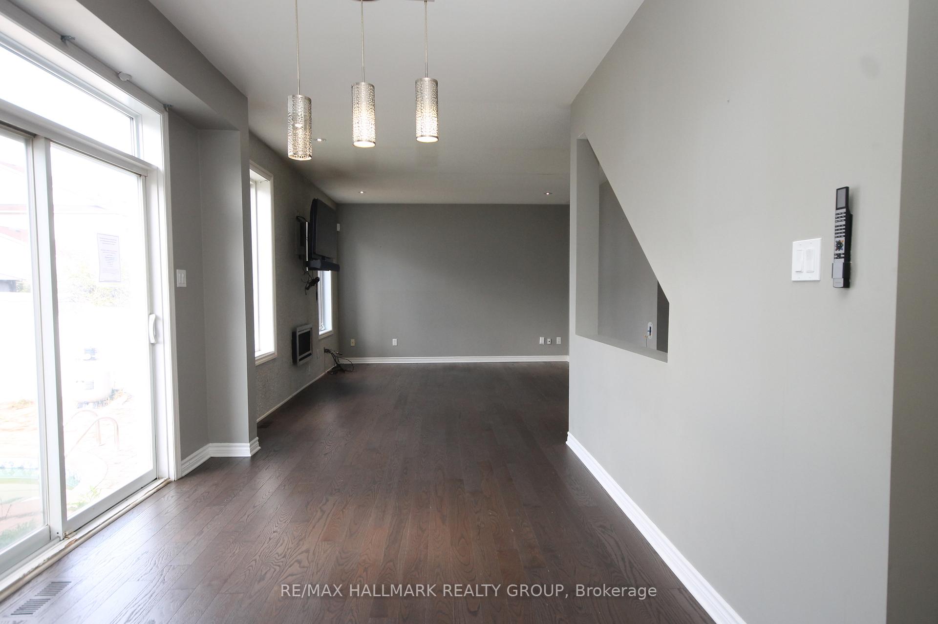 Photo 14 of 322 Fairlakes Way, Ottawa, Avalon East — HOMEH