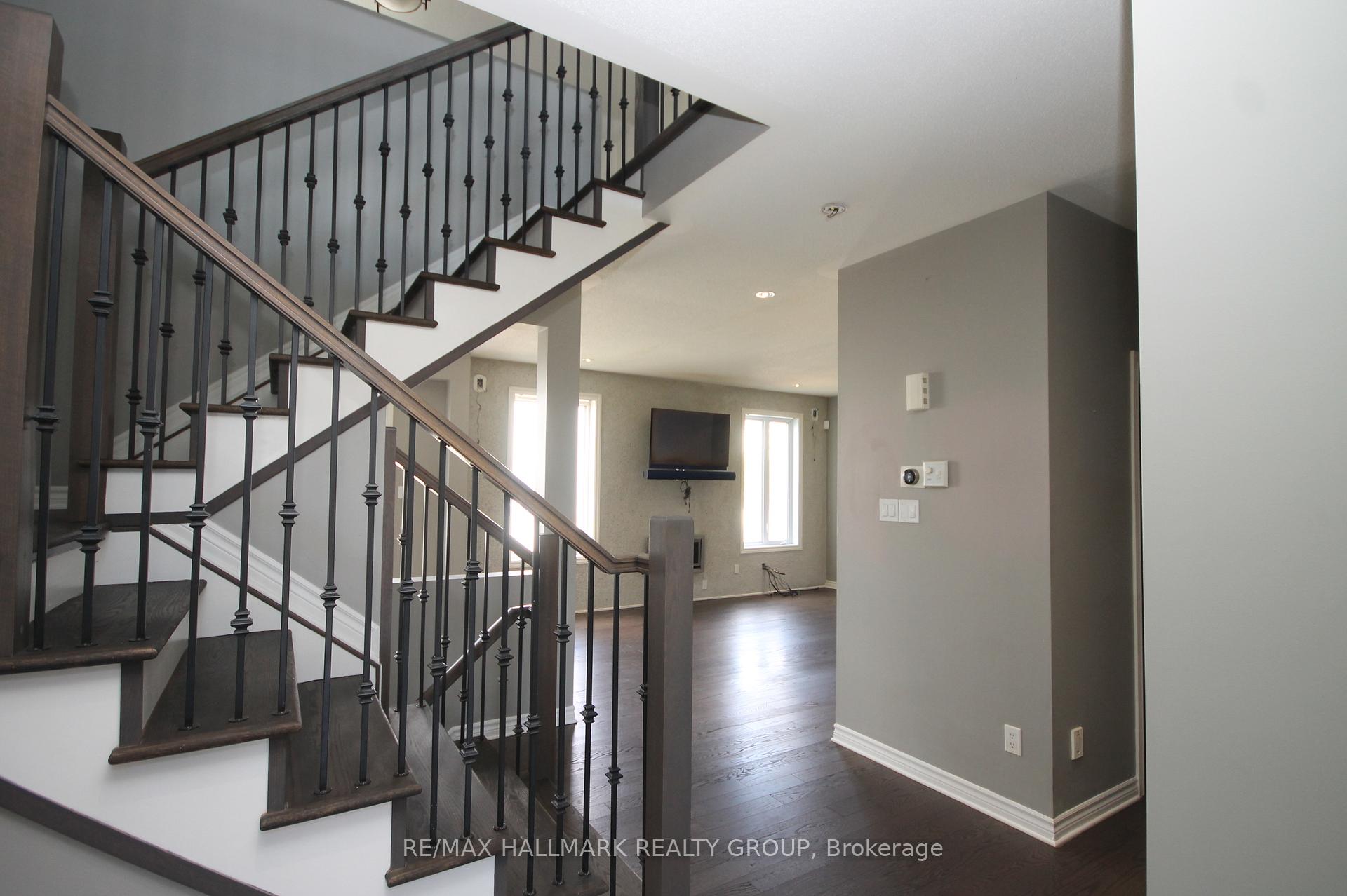Photo 17 of 322 Fairlakes Way, Ottawa, Avalon East — HOMEH