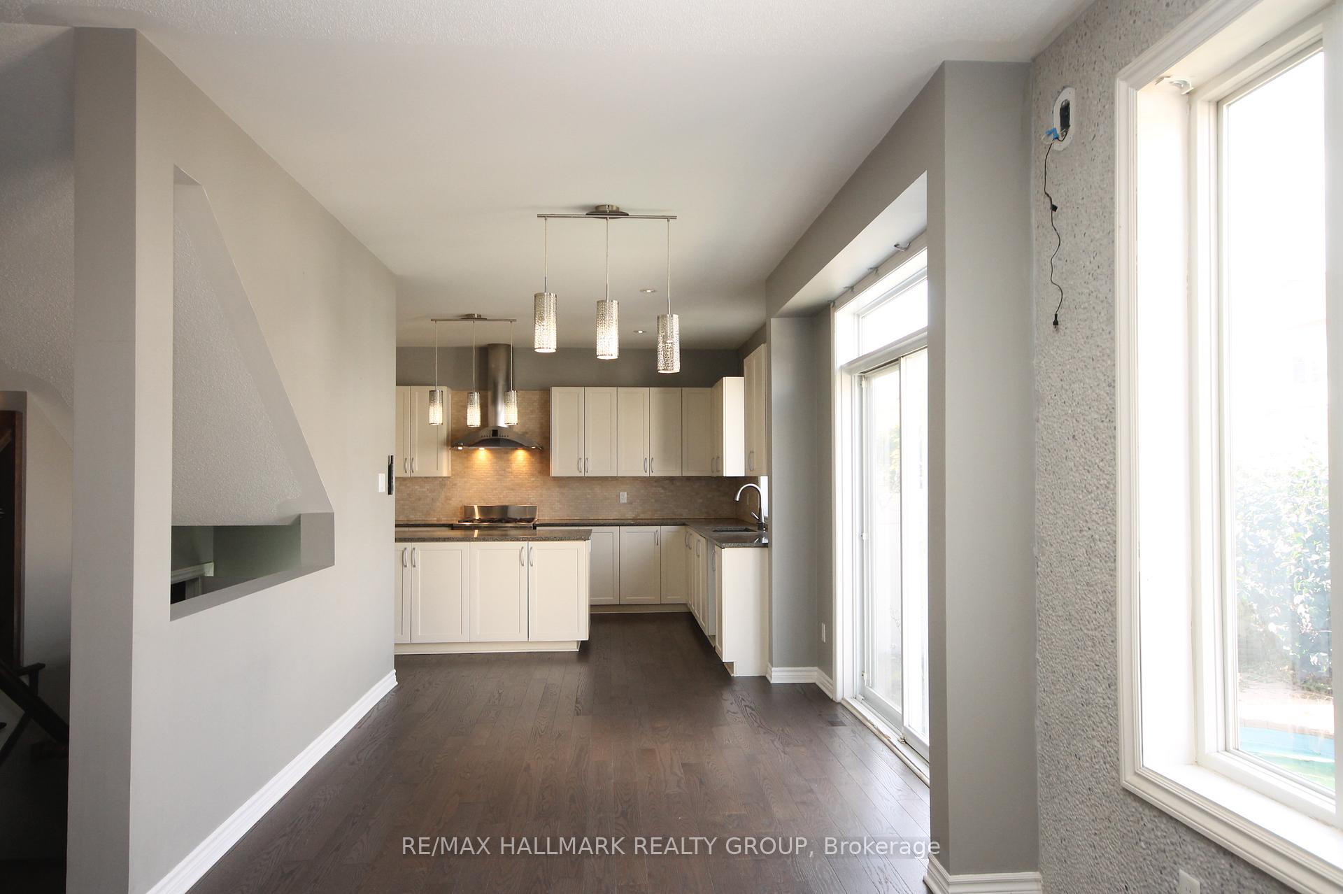 Photo 18 of 322 Fairlakes Way, Ottawa, Avalon East — HOMEH