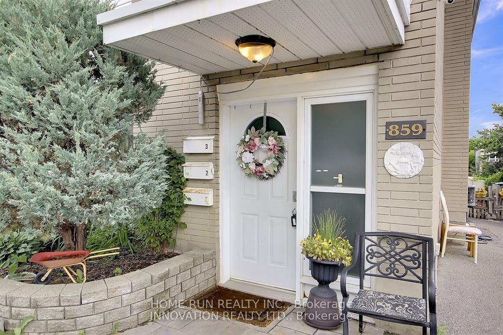 Photo 3 of Unit 2, 859 Tavistock Street, Ottawa, Queensway Terrace North — HOMEH