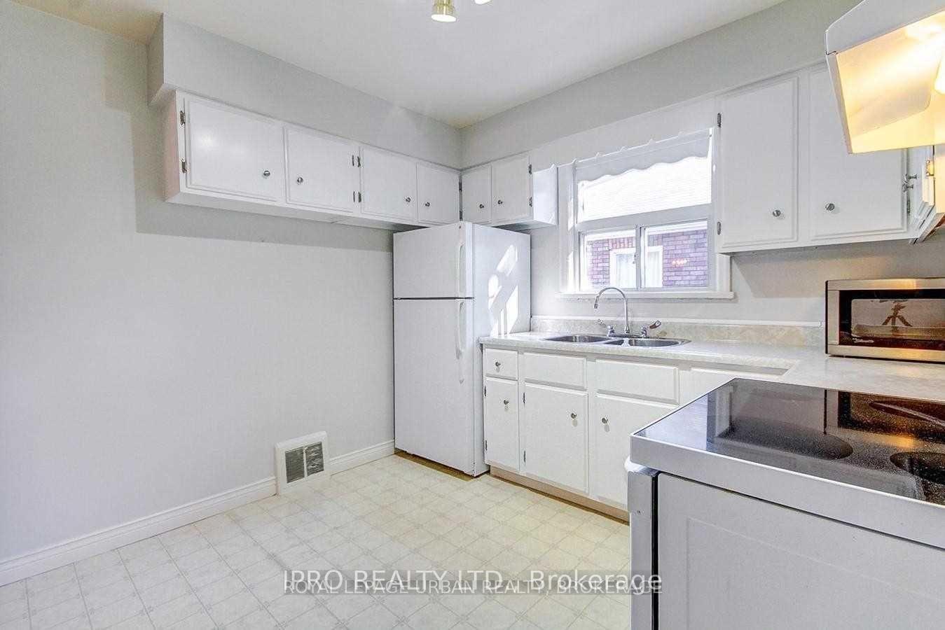 Photo 11 of 87 Oakes Avenue, Oshawa, O'Neill — HOMEH