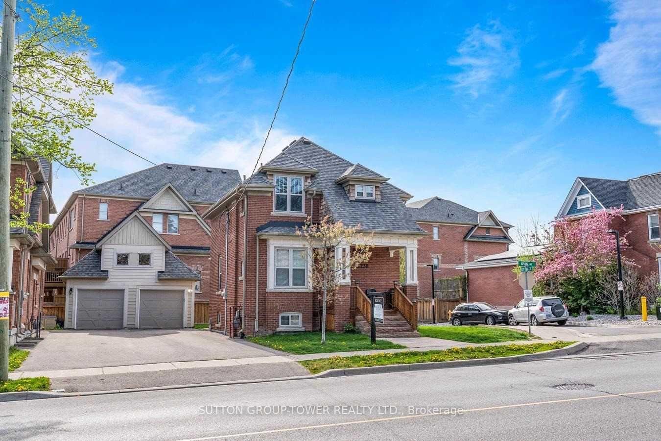 Photo 3 of 8238 Kipling Avenue, Vaughan, West Woodbridge — HOMEH