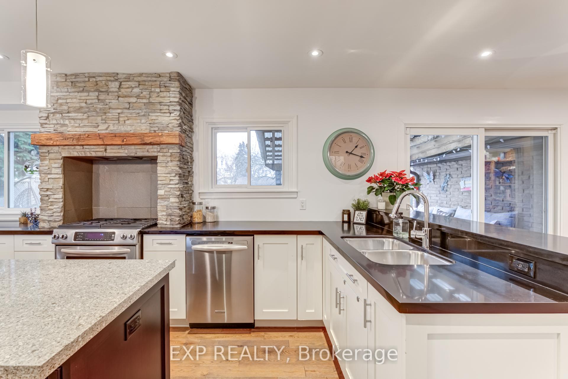 Photo 10 of 590 Stonebridge Lane, Pickering, West Shore — HOMEH