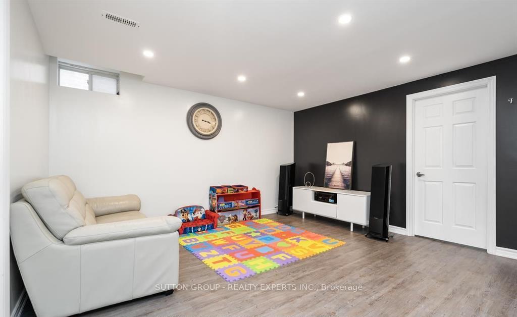 Photo 6 of Unit Bsment, 38 Dunrobin Crescent, Vaughan, Kleinburg — HOMEH