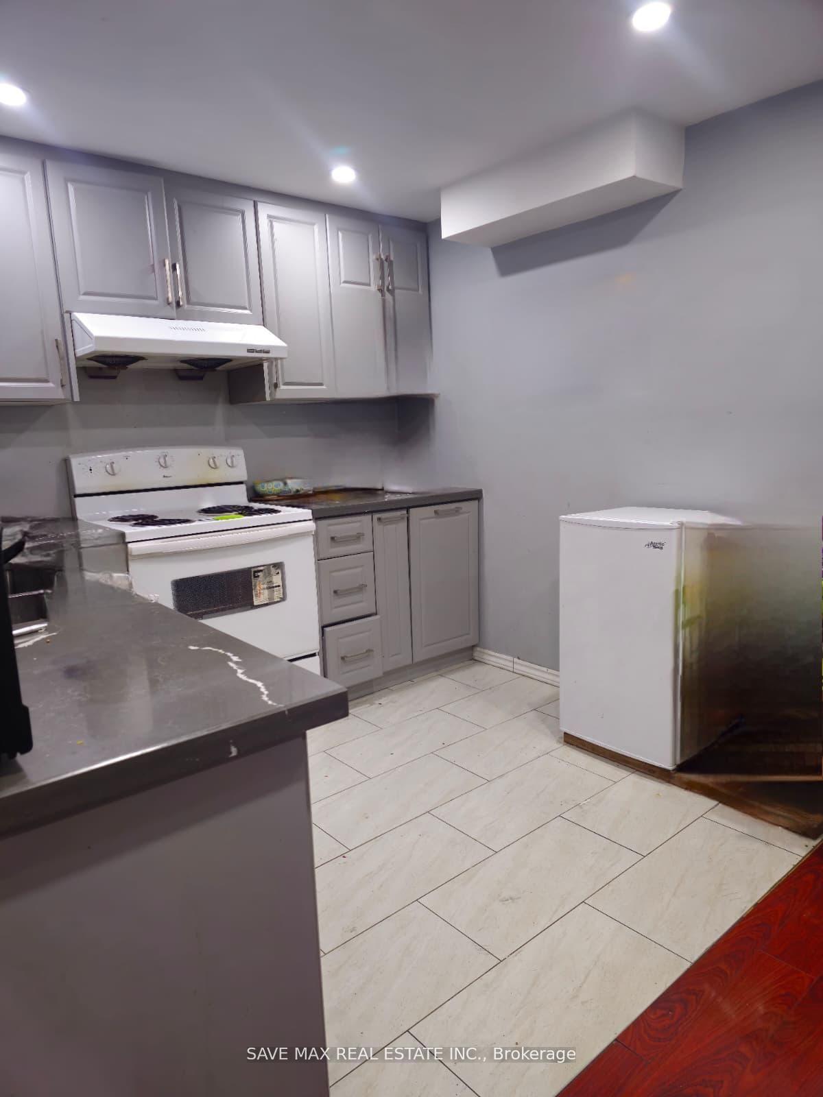 Photo 3 of 17 Tregate Crescent, Brampton, Fletcher's Meadow — HOMEH
