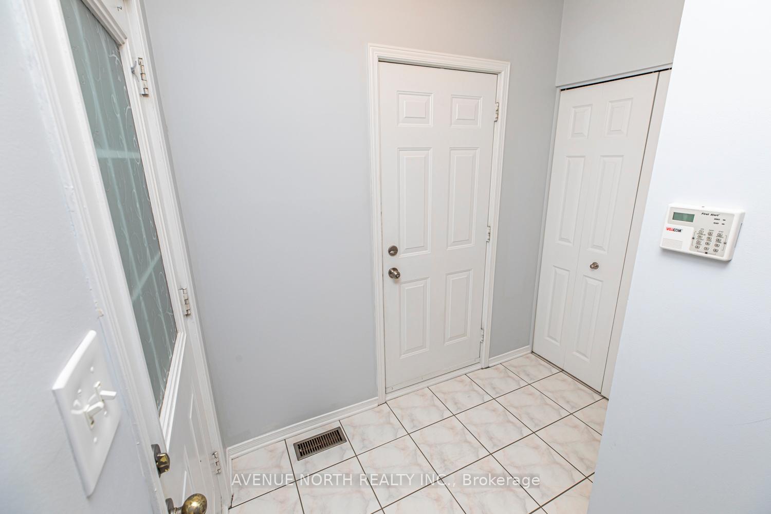 Photo 4 of 497 Lawler Crescent, Ottawa, Chatelaine Village — HOMEH
