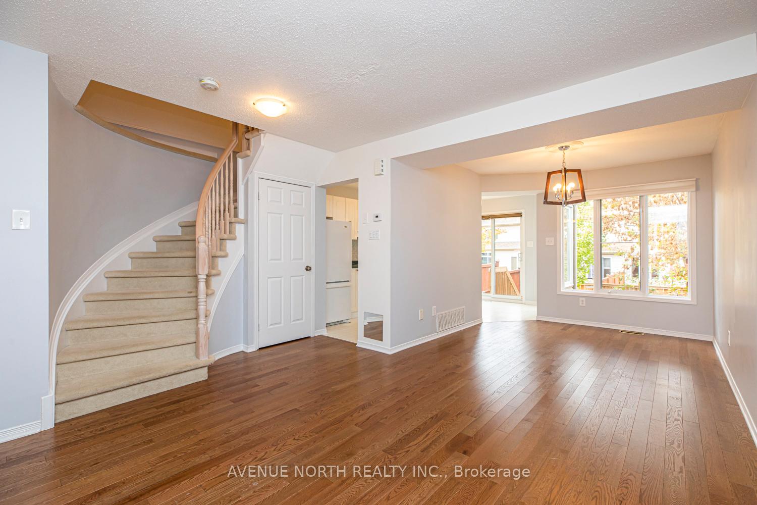Photo 6 of 497 Lawler Crescent, Ottawa, Chatelaine Village — HOMEH