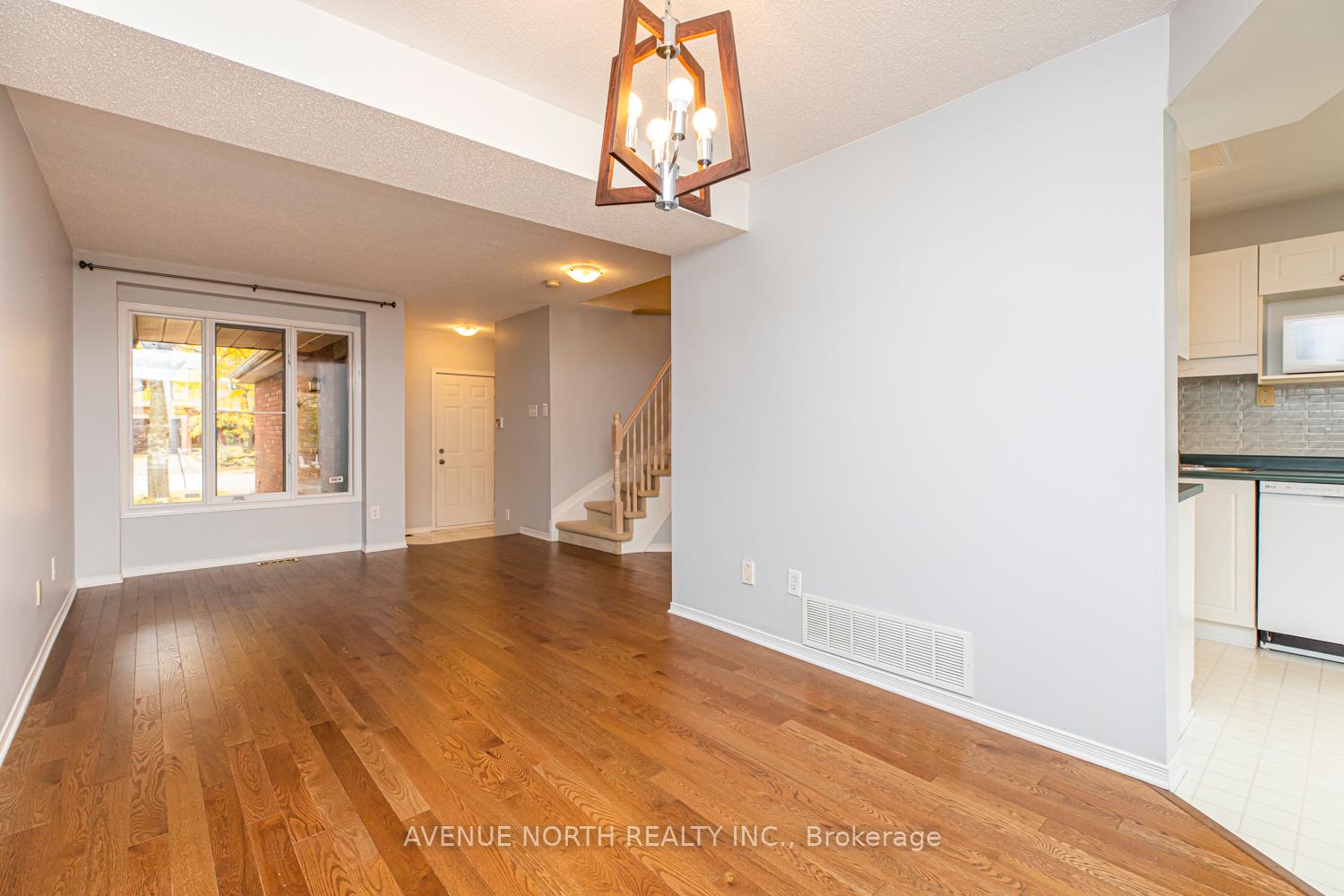 Photo 8 of 497 Lawler Crescent, Ottawa, Chatelaine Village — HOMEH