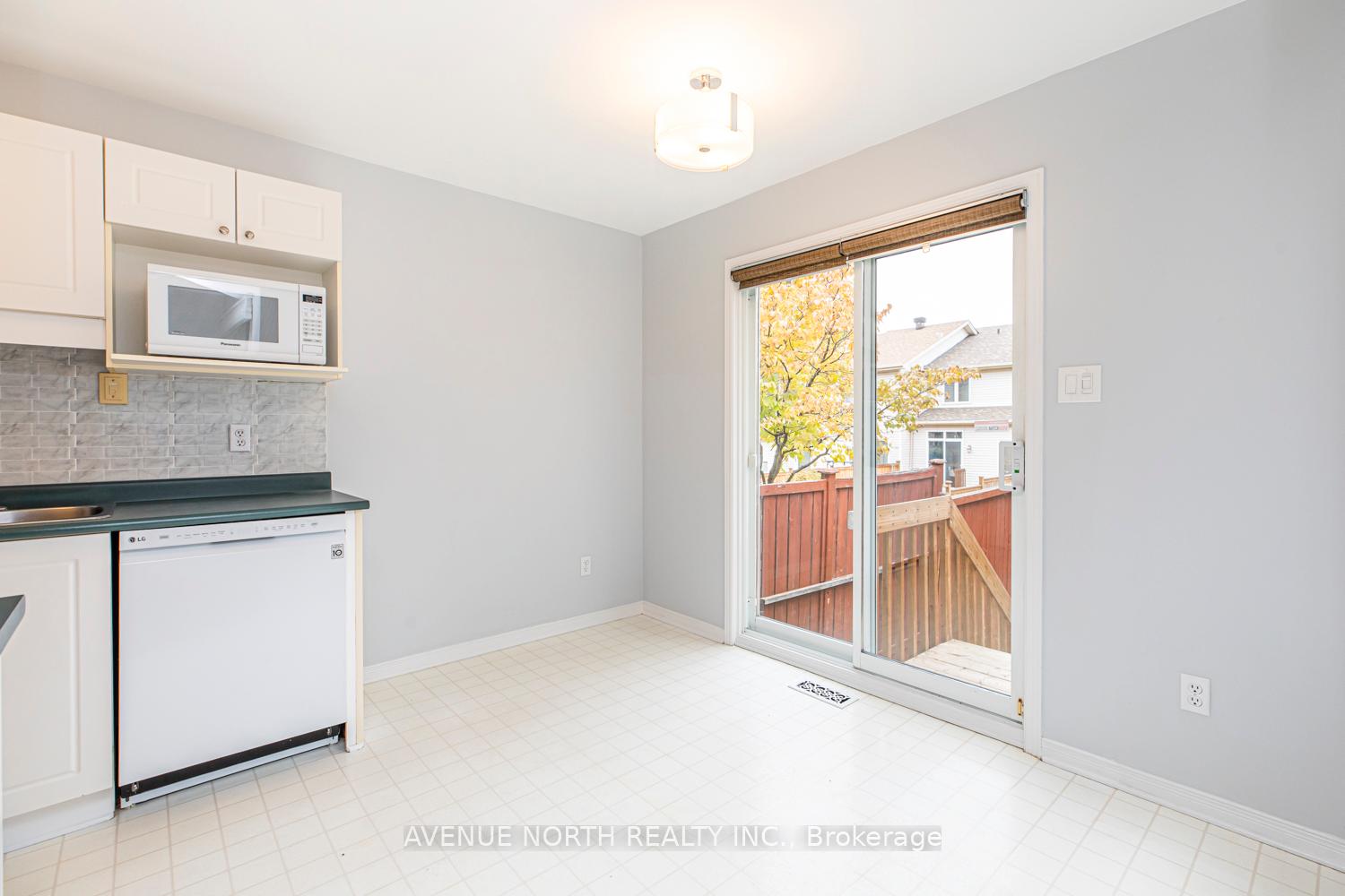 Photo 12 of 497 Lawler Crescent, Ottawa, Chatelaine Village — HOMEH