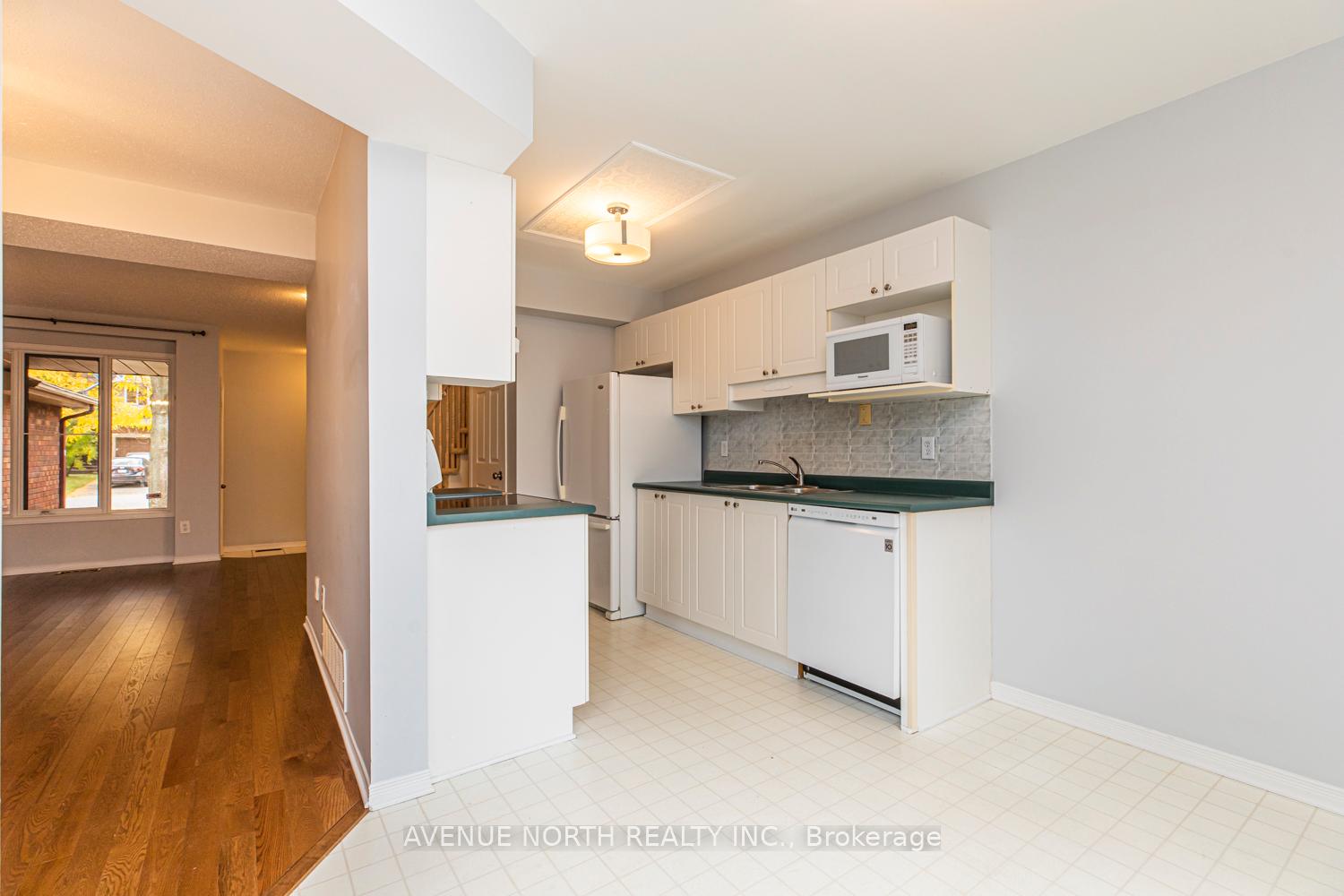 Photo 13 of 497 Lawler Crescent, Ottawa, Chatelaine Village — HOMEH