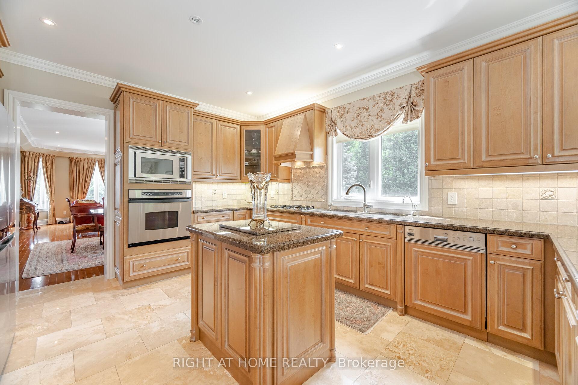 Photo 9 of 32 Rosa Court, Vaughan, Sonoma Heights — HOMEH