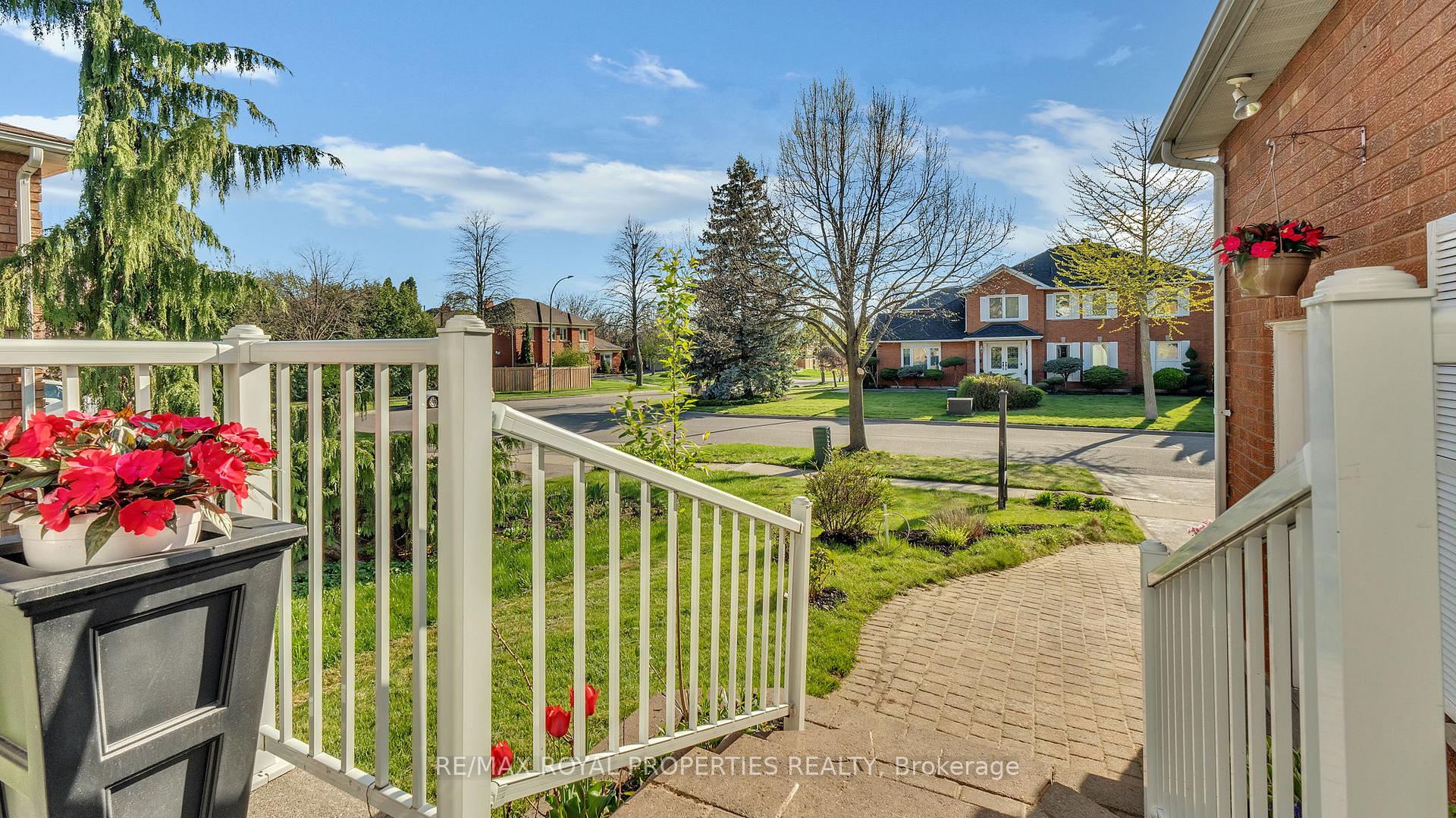 Photo 4 of 74 Erickson Drive, Whitby, Blue Grass Meadows — HOMEH