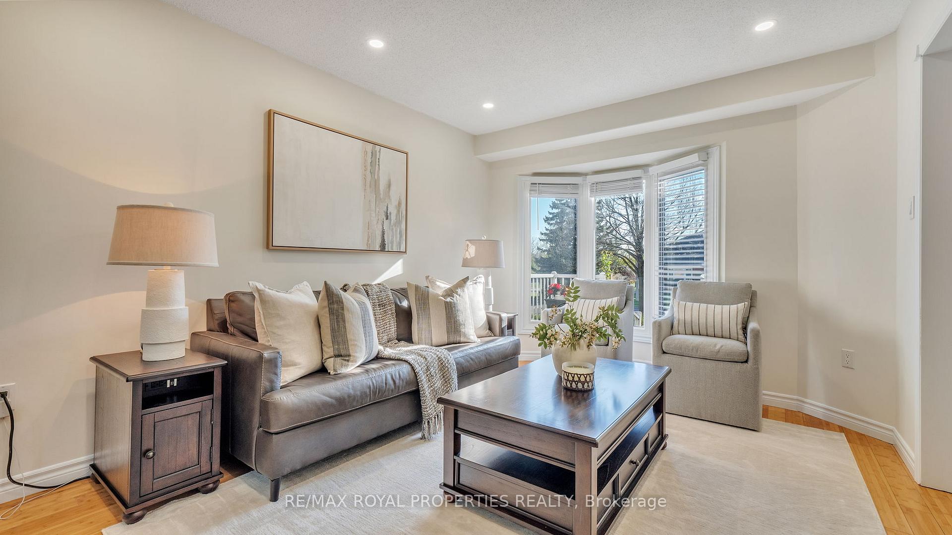 Photo 10 of 74 Erickson Drive, Whitby, Blue Grass Meadows — HOMEH