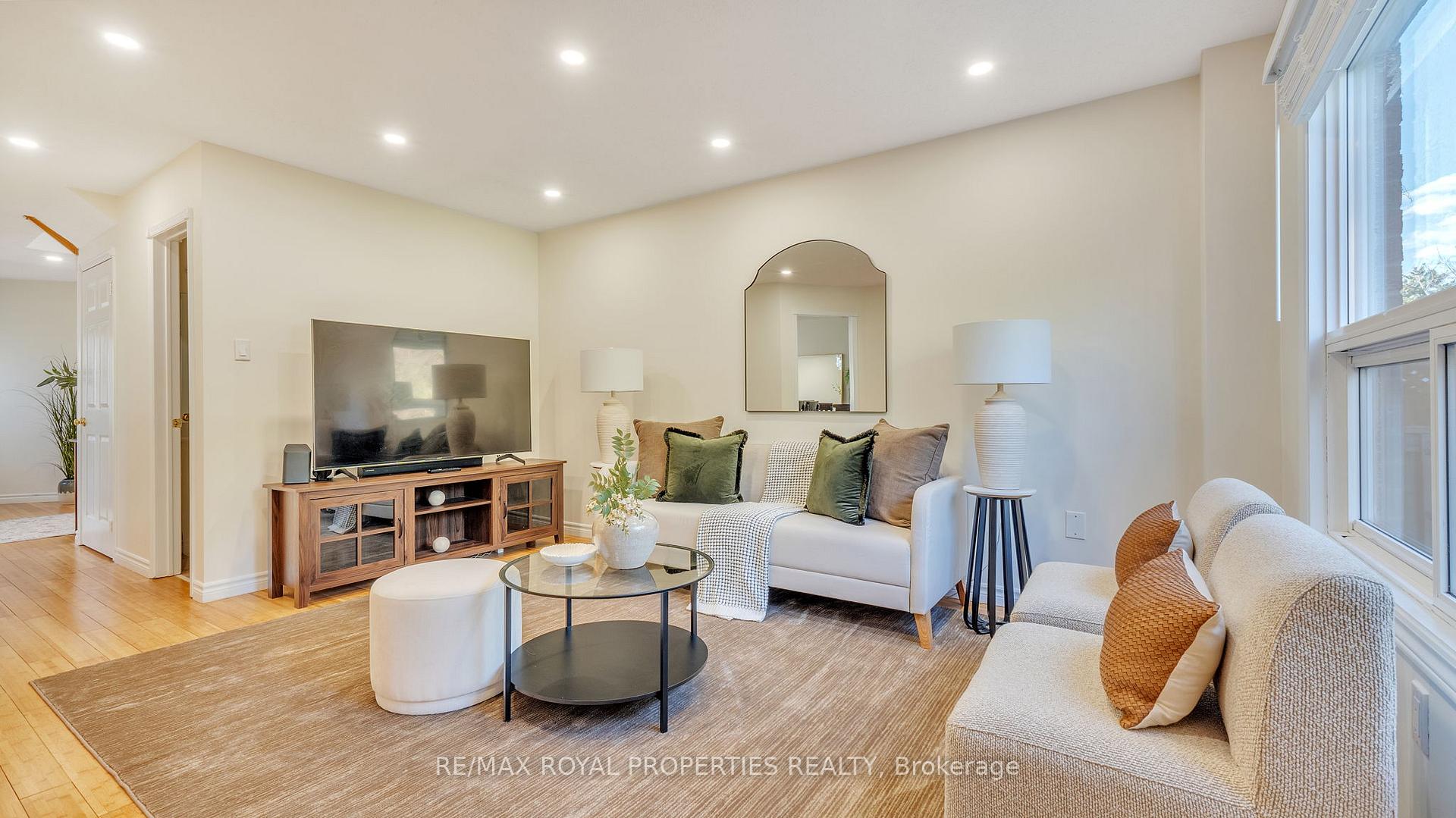Photo 17 of 74 Erickson Drive, Whitby, Blue Grass Meadows — HOMEH