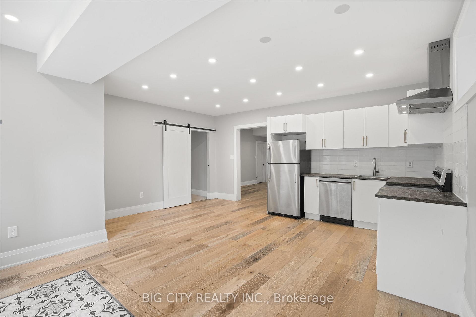 Photo 5 of Unit 2, 7698 Kipling Avenue, Vaughan, Vaughan Grove — HOMEH