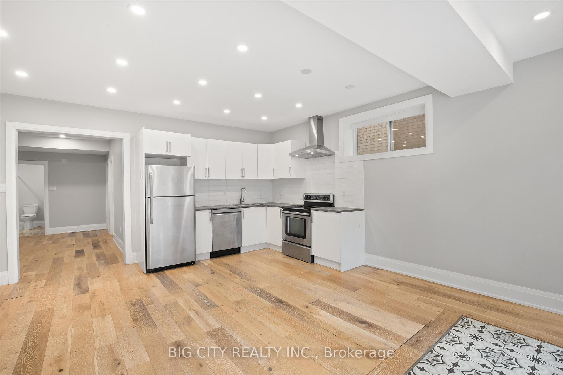 Photo 6 of Unit 2, 7698 Kipling Avenue, Vaughan, Vaughan Grove — HOMEH