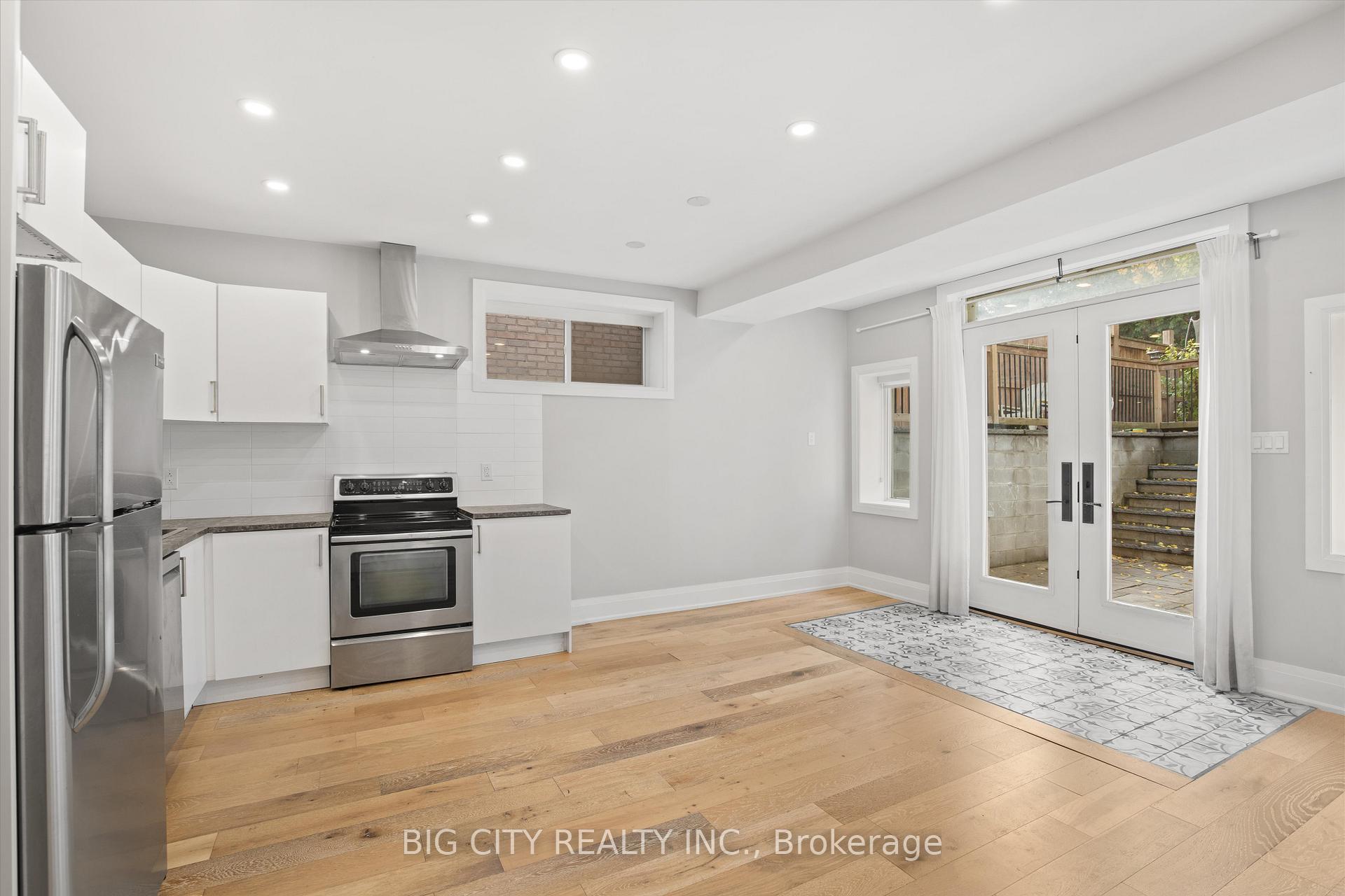 Photo 7 of Unit 2, 7698 Kipling Avenue, Vaughan, Vaughan Grove — HOMEH