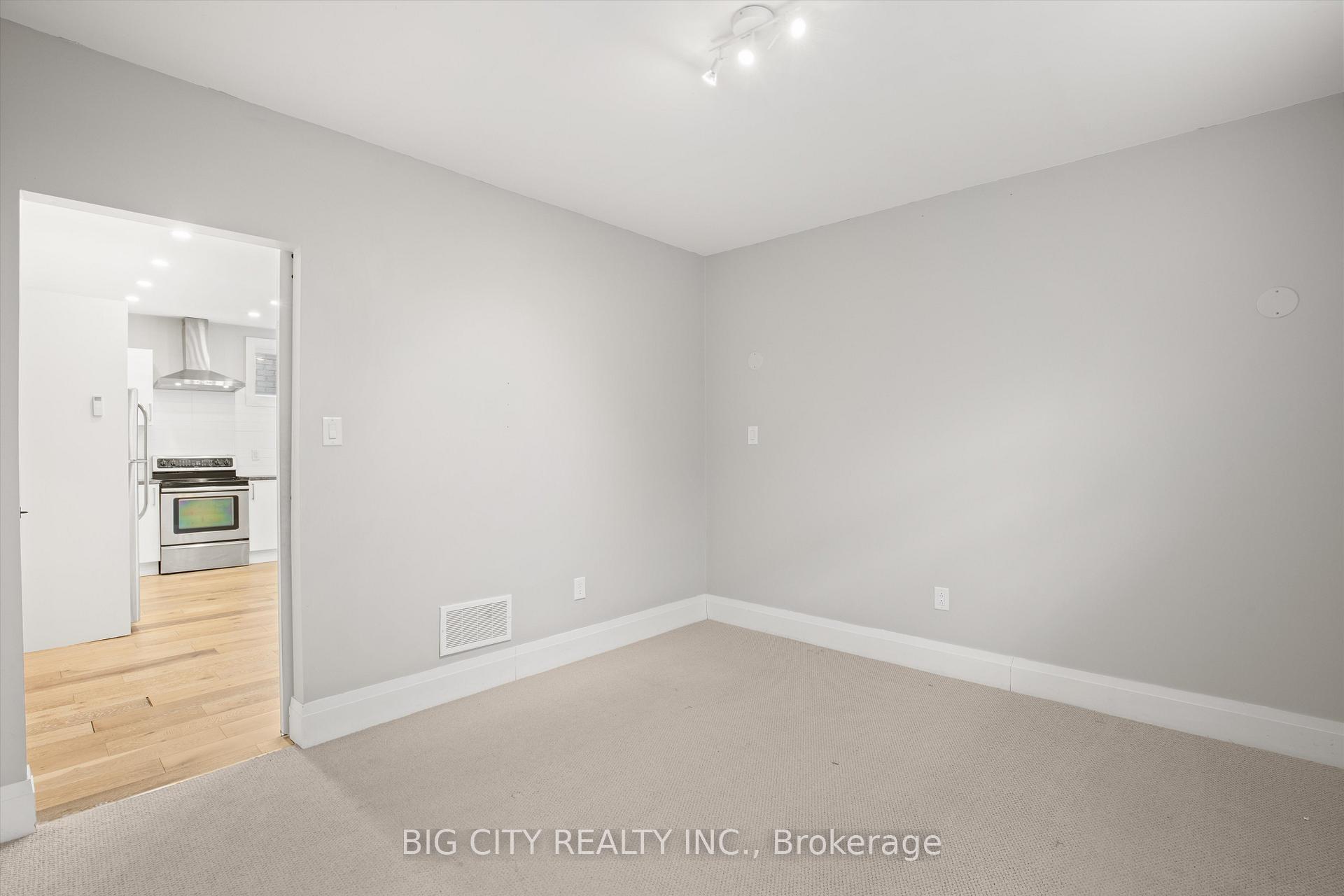 Photo 10 of Unit 2, 7698 Kipling Avenue, Vaughan, Vaughan Grove — HOMEH