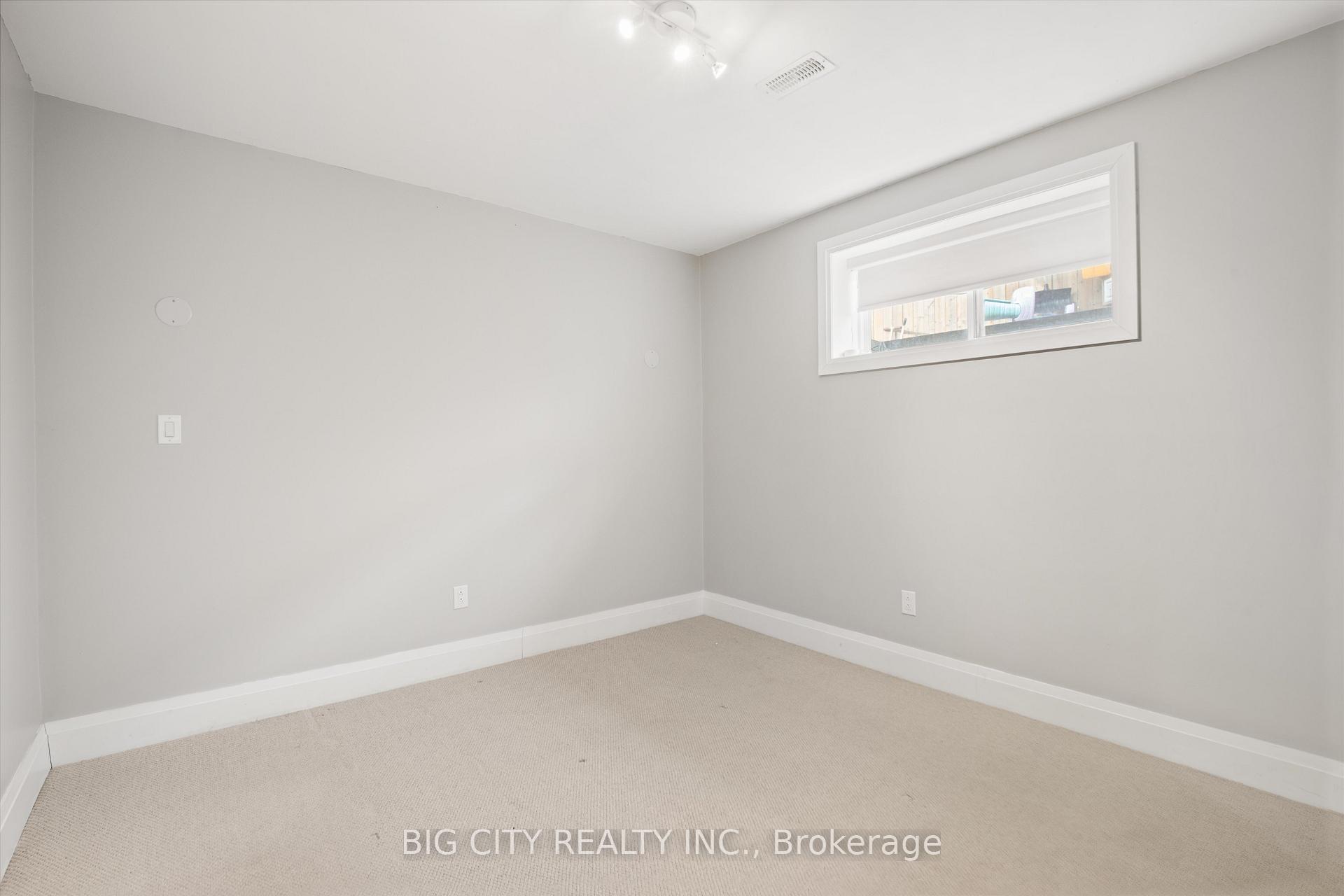 Photo 11 of Unit 2, 7698 Kipling Avenue, Vaughan, Vaughan Grove — HOMEH