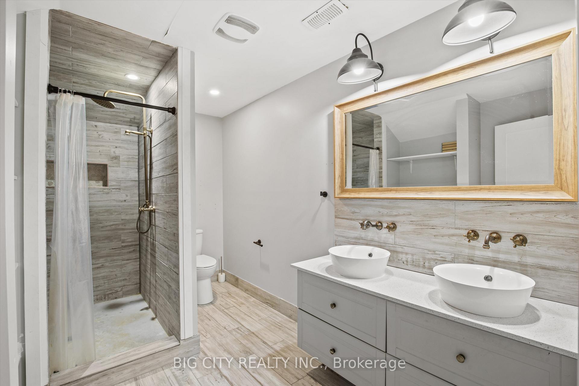 Photo 12 of Unit 2, 7698 Kipling Avenue, Vaughan, Vaughan Grove — HOMEH