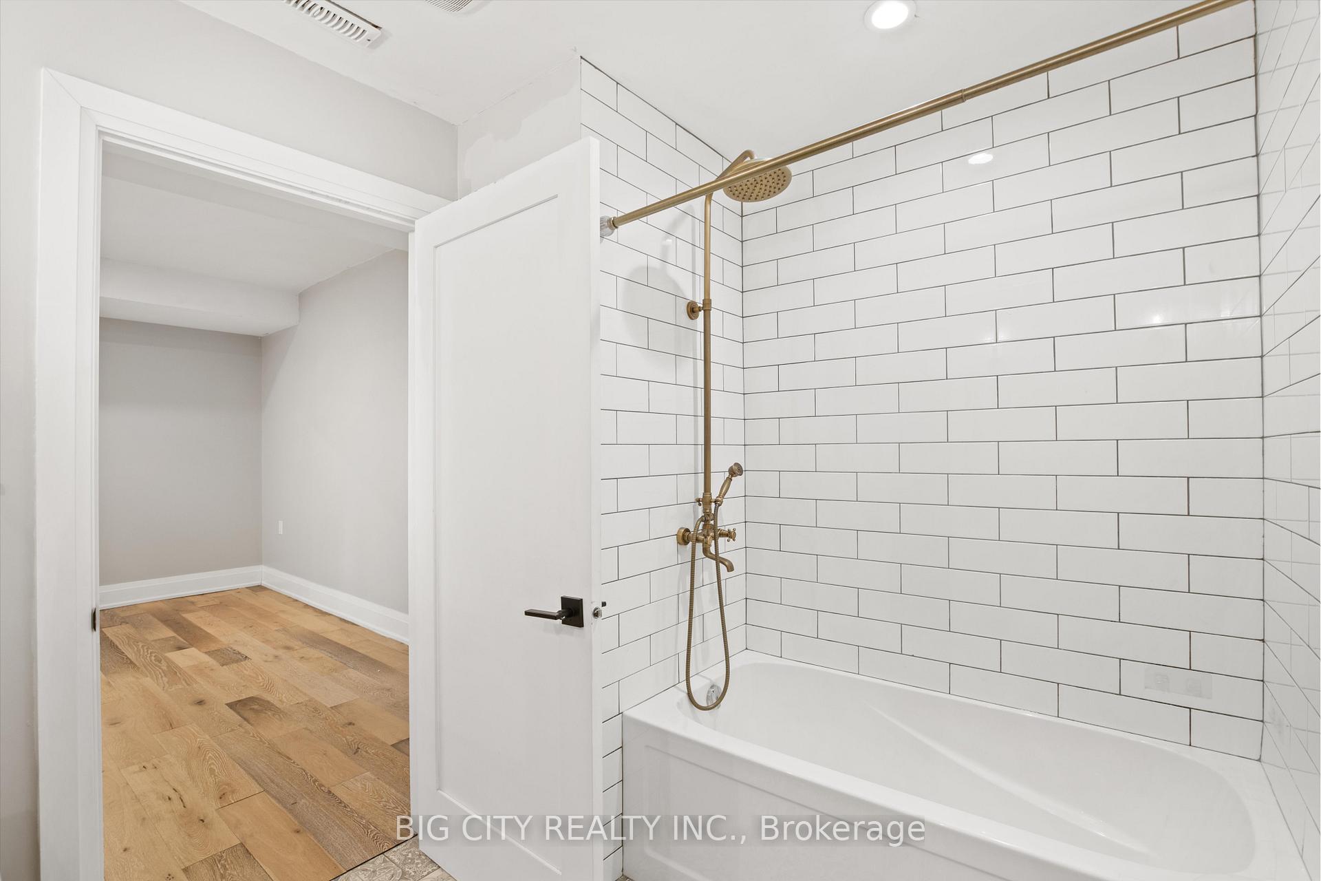 Photo 16 of Unit 2, 7698 Kipling Avenue, Vaughan, Vaughan Grove — HOMEH