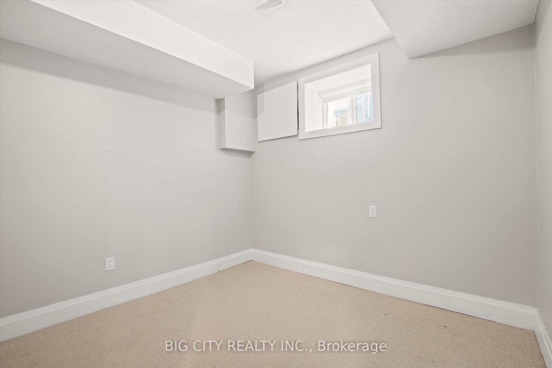 Photo 18 of Unit 2, 7698 Kipling Avenue, Vaughan, Vaughan Grove — HOMEH