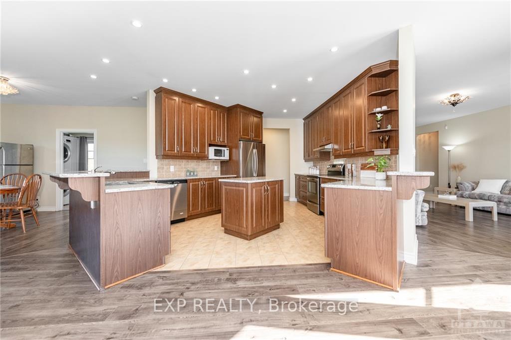 Photo 4 of 1620 Sequoia Drive, Ottawa, Cumberland Ridge — HOMEH