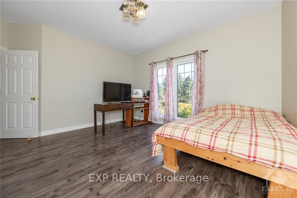 Photo 10 of 1620 Sequoia Drive, Ottawa, Cumberland Ridge — HOMEH