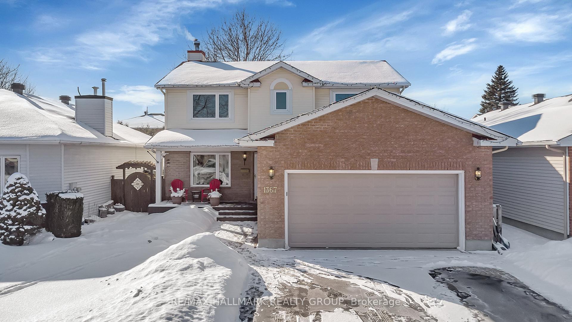 Front of 1367 Caravel Crescent N