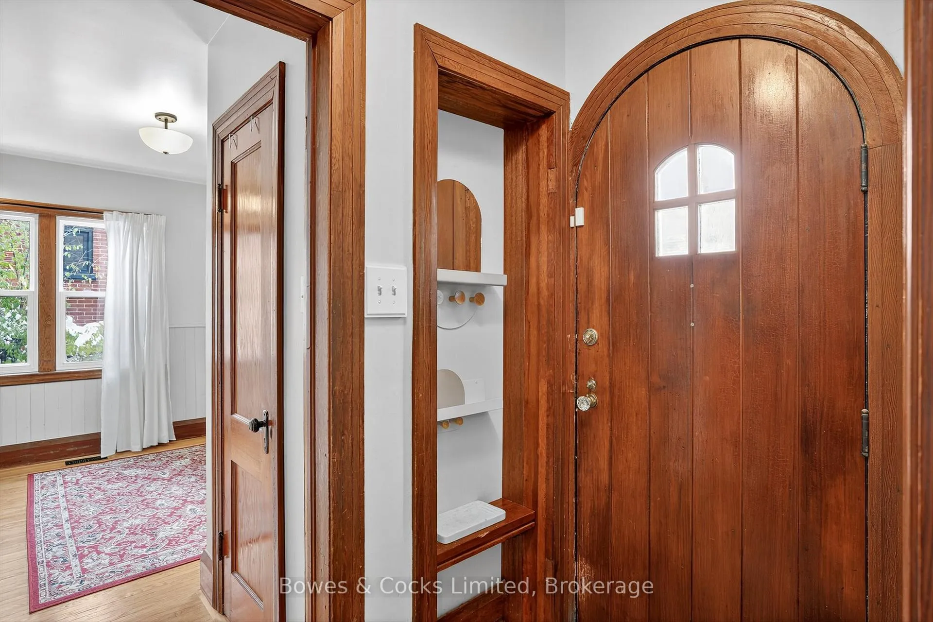 Photo 6 of 712 Bethune Street, Peterborough, Northcrest Ward 5 — HOMEH