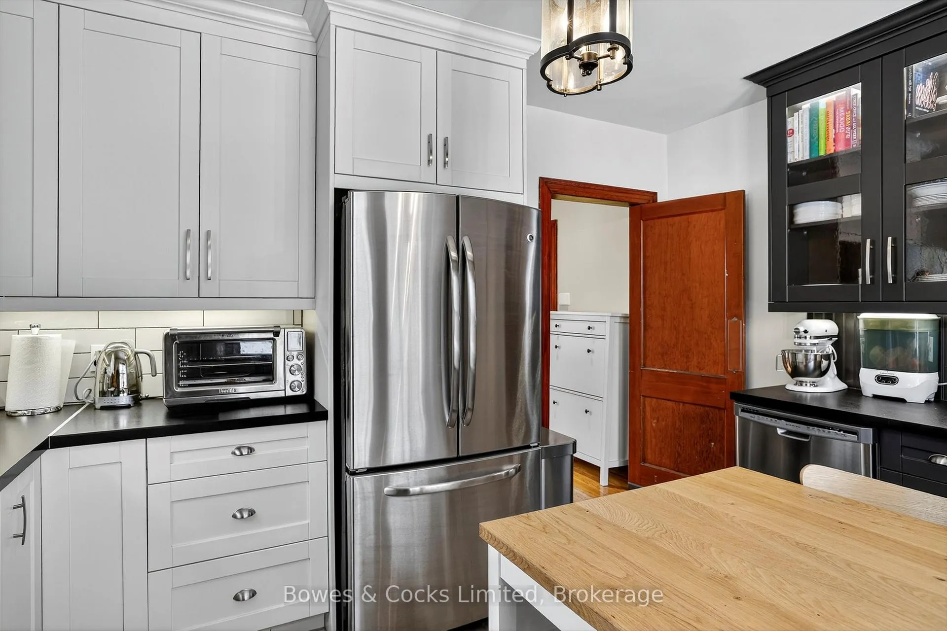 Photo 15 of 712 Bethune Street, Peterborough, Northcrest Ward 5 — HOMEH