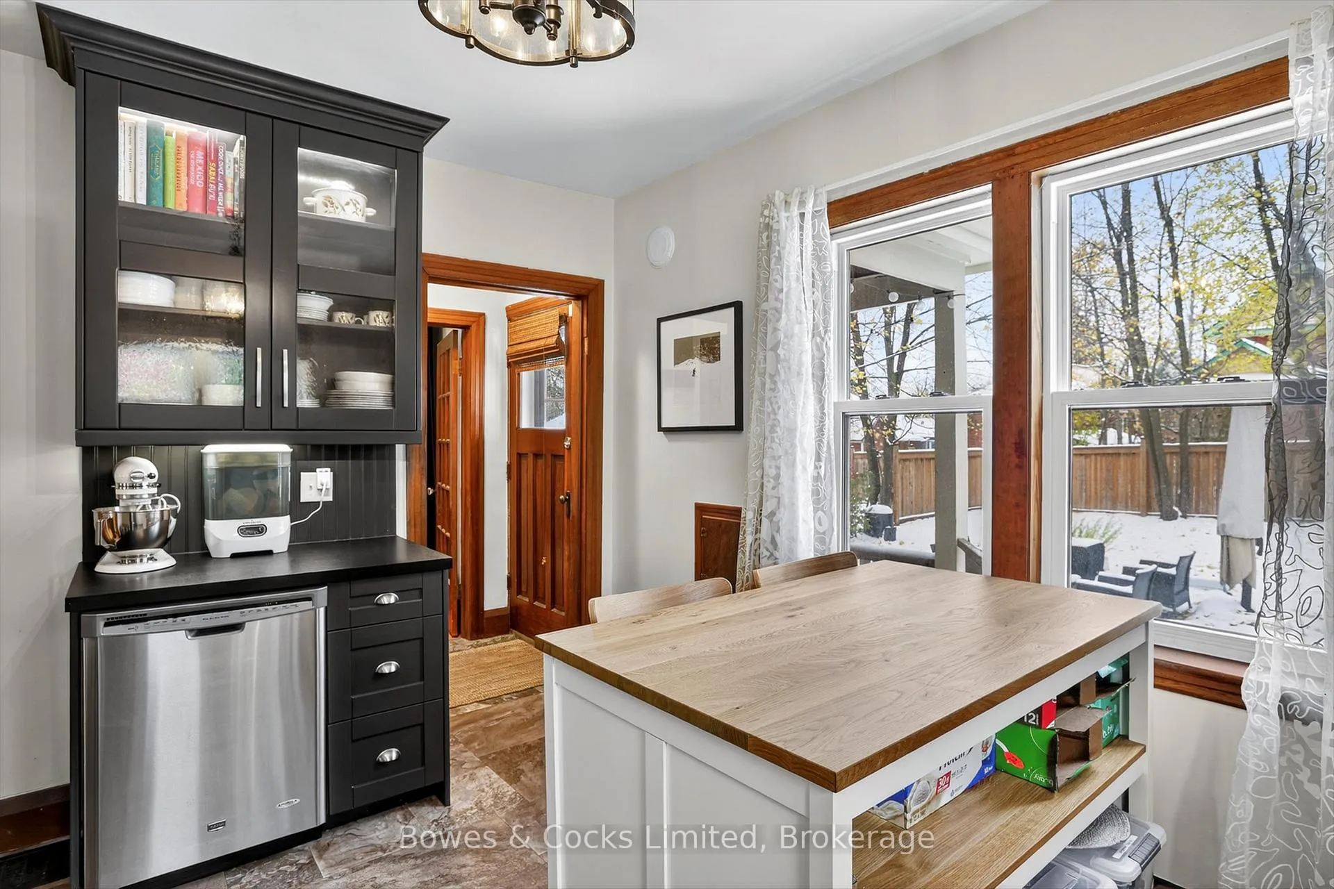 Photo 17 of 712 Bethune Street, Peterborough, Northcrest Ward 5 — HOMEH