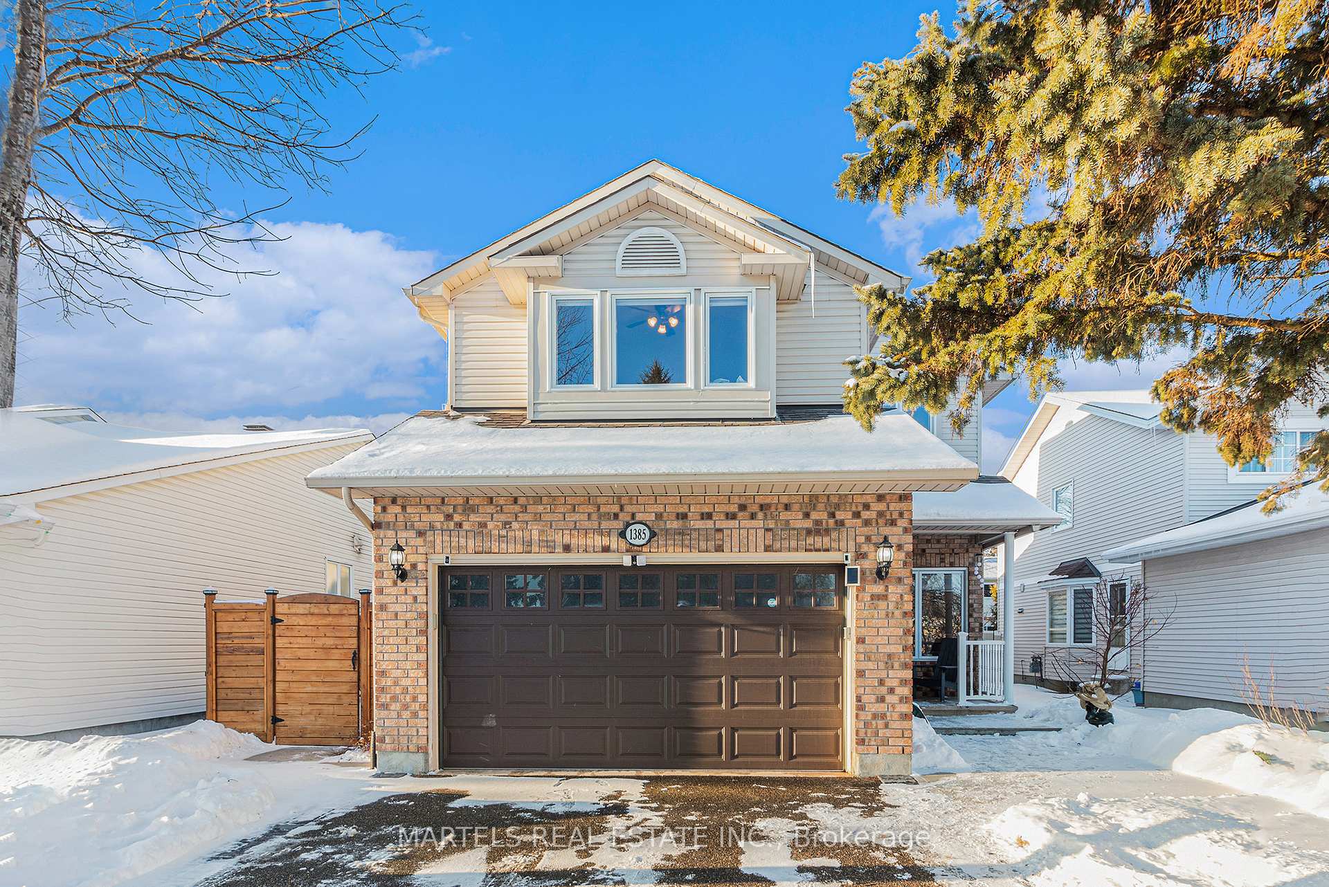 Front of 1385 Caravel Crescent N