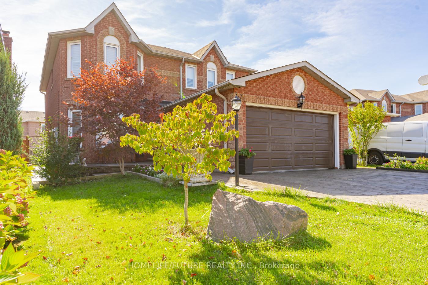 Photo 3 of 207 Mossbrook Square, Pickering, Highbush — HOMEH