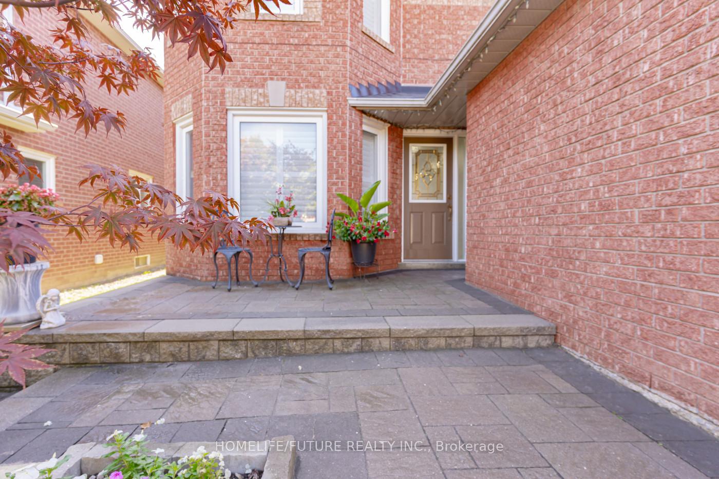 Photo 4 of 207 Mossbrook Square, Pickering, Highbush — HOMEH