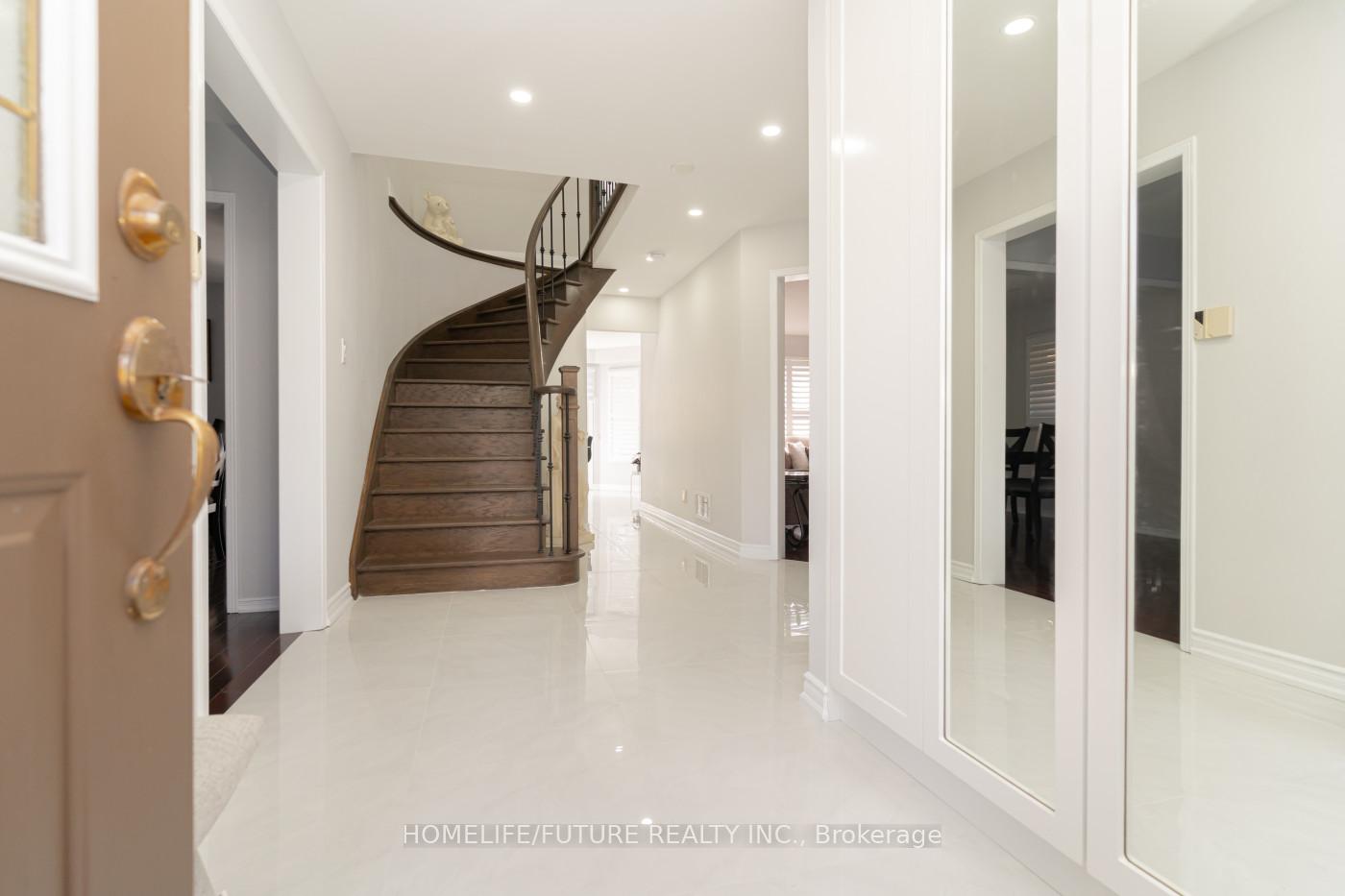 Photo 5 of 207 Mossbrook Square, Pickering, Highbush — HOMEH