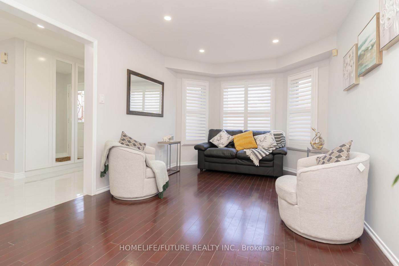 Photo 6 of 207 Mossbrook Square, Pickering, Highbush — HOMEH