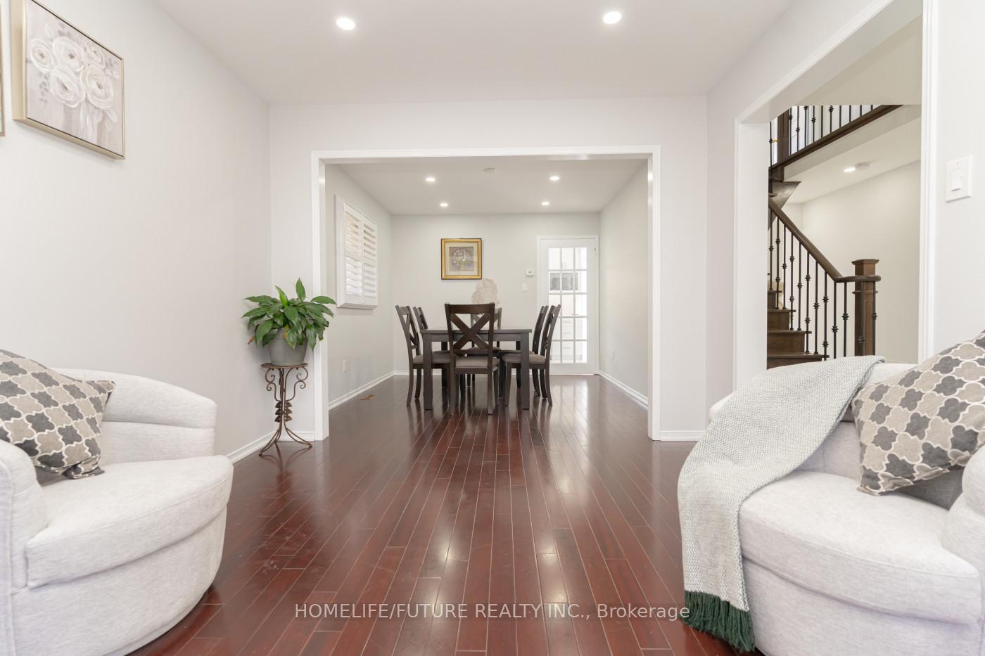 Photo 7 of 207 Mossbrook Square, Pickering, Highbush — HOMEH