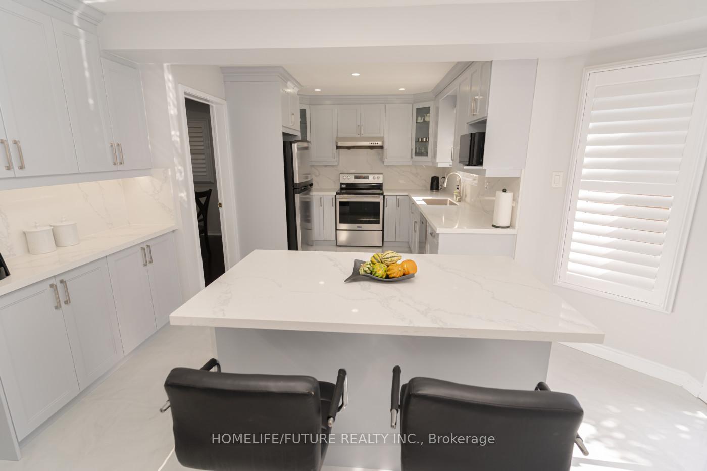 Photo 10 of 207 Mossbrook Square, Pickering, Highbush — HOMEH