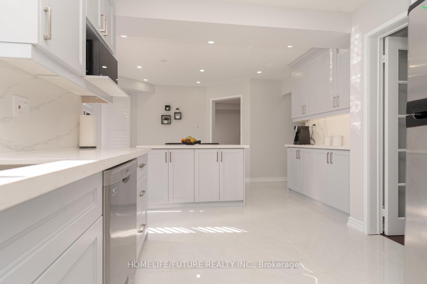 Photo 11 of 207 Mossbrook Square, Pickering, Highbush — HOMEH