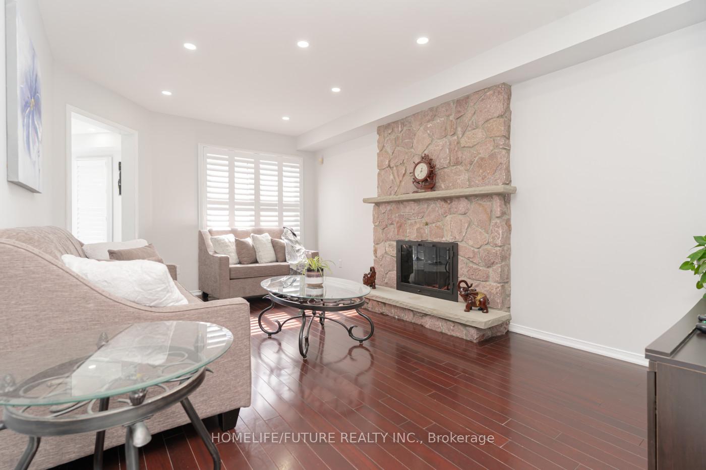 Photo 13 of 207 Mossbrook Square, Pickering, Highbush — HOMEH