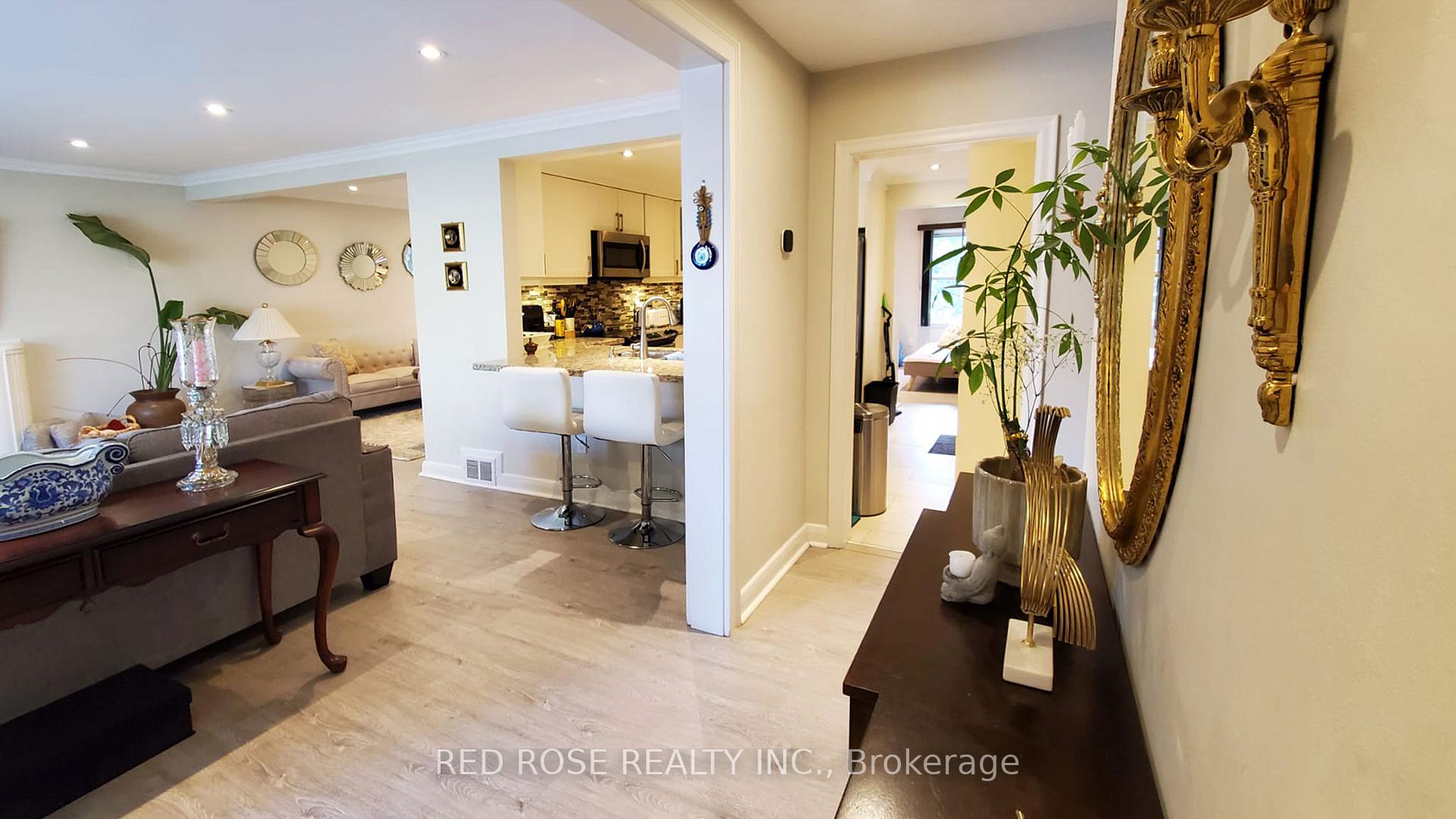 Photo 5 of Unit Upper, 11 Parkway Avenue, Vaughan, Uplands — HOMEH