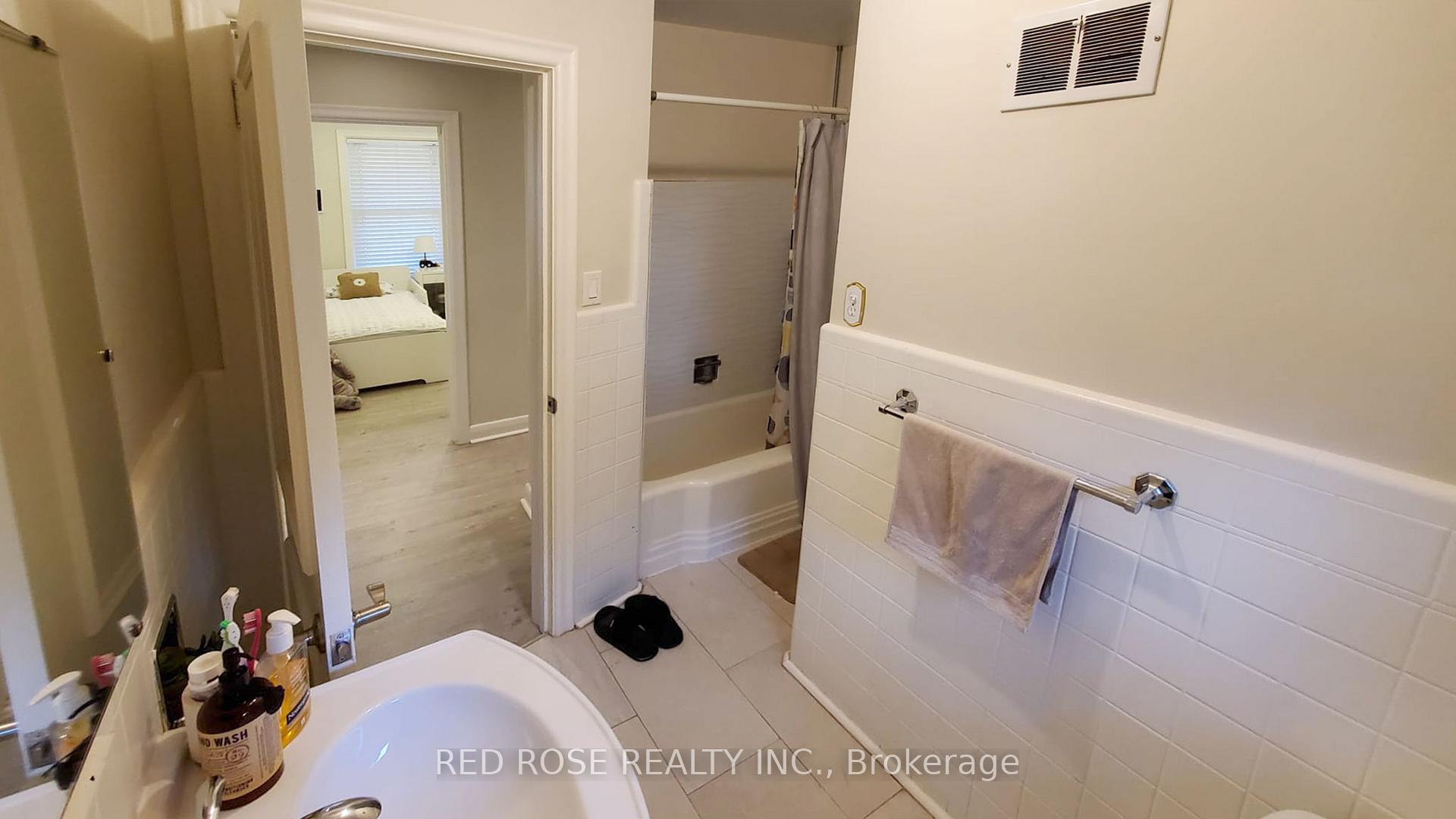 Photo 19 of Unit Upper, 11 Parkway Avenue, Vaughan, Uplands — HOMEH