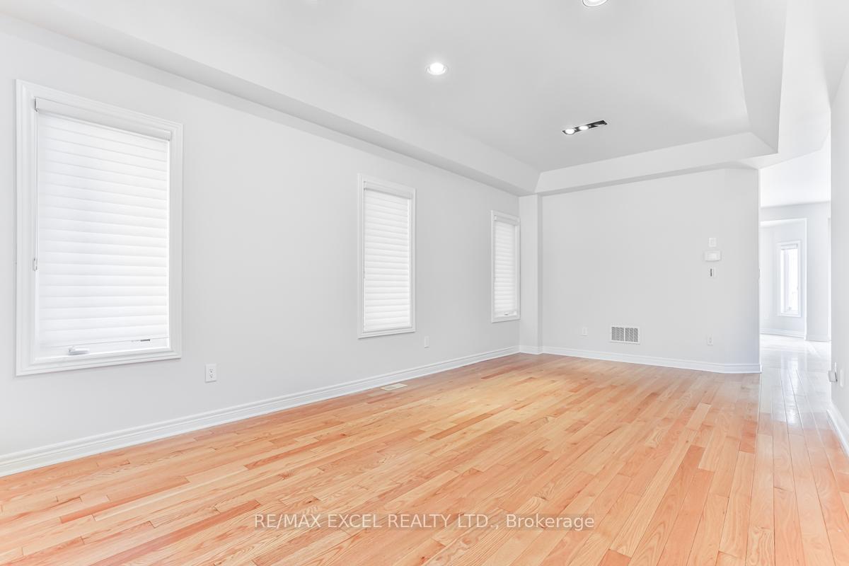 Photo 4 of 10 Givon Street, Vaughan, Patterson — HOMEH