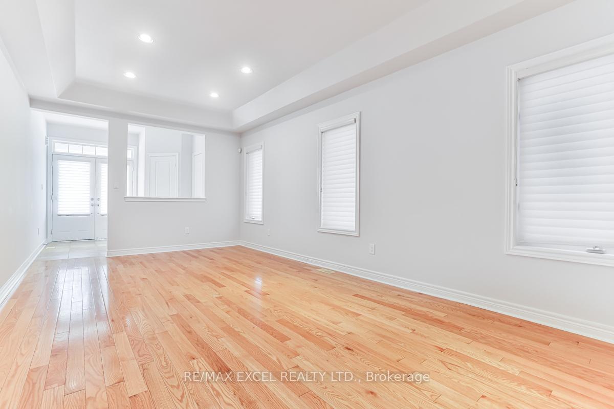 Photo 5 of 10 Givon Street, Vaughan, Patterson — HOMEH