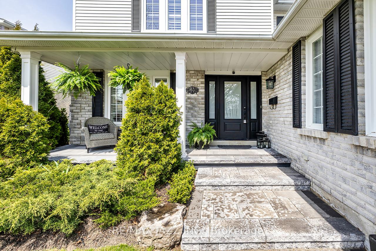 Photo 3 of 18 Chipperfield Crescent, Whitby, Pringle Creek — HOMEH
