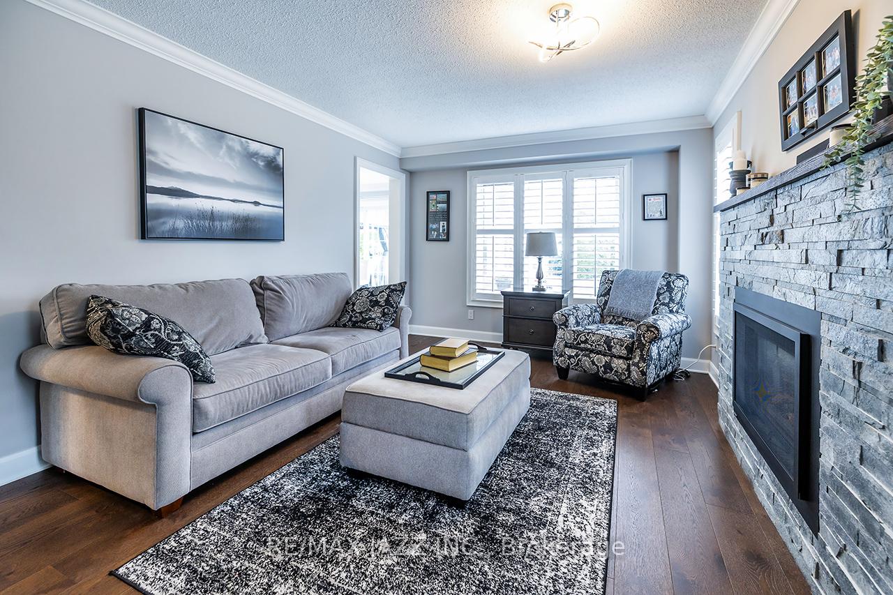 Photo 16 of 18 Chipperfield Crescent, Whitby, Pringle Creek — HOMEH