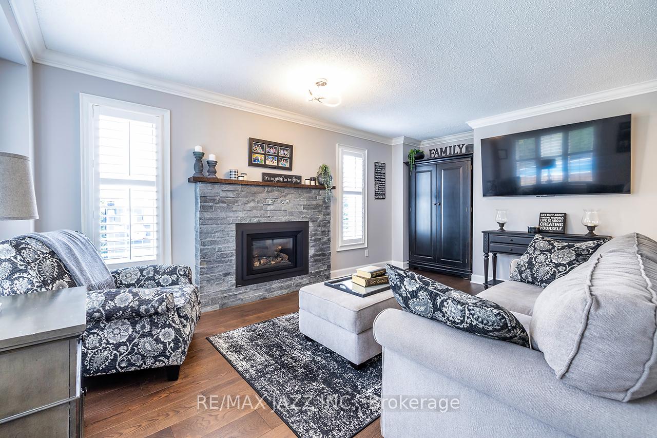 Photo 17 of 18 Chipperfield Crescent, Whitby, Pringle Creek — HOMEH
